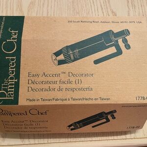 The Pampered Chef Easy Accent Decorator